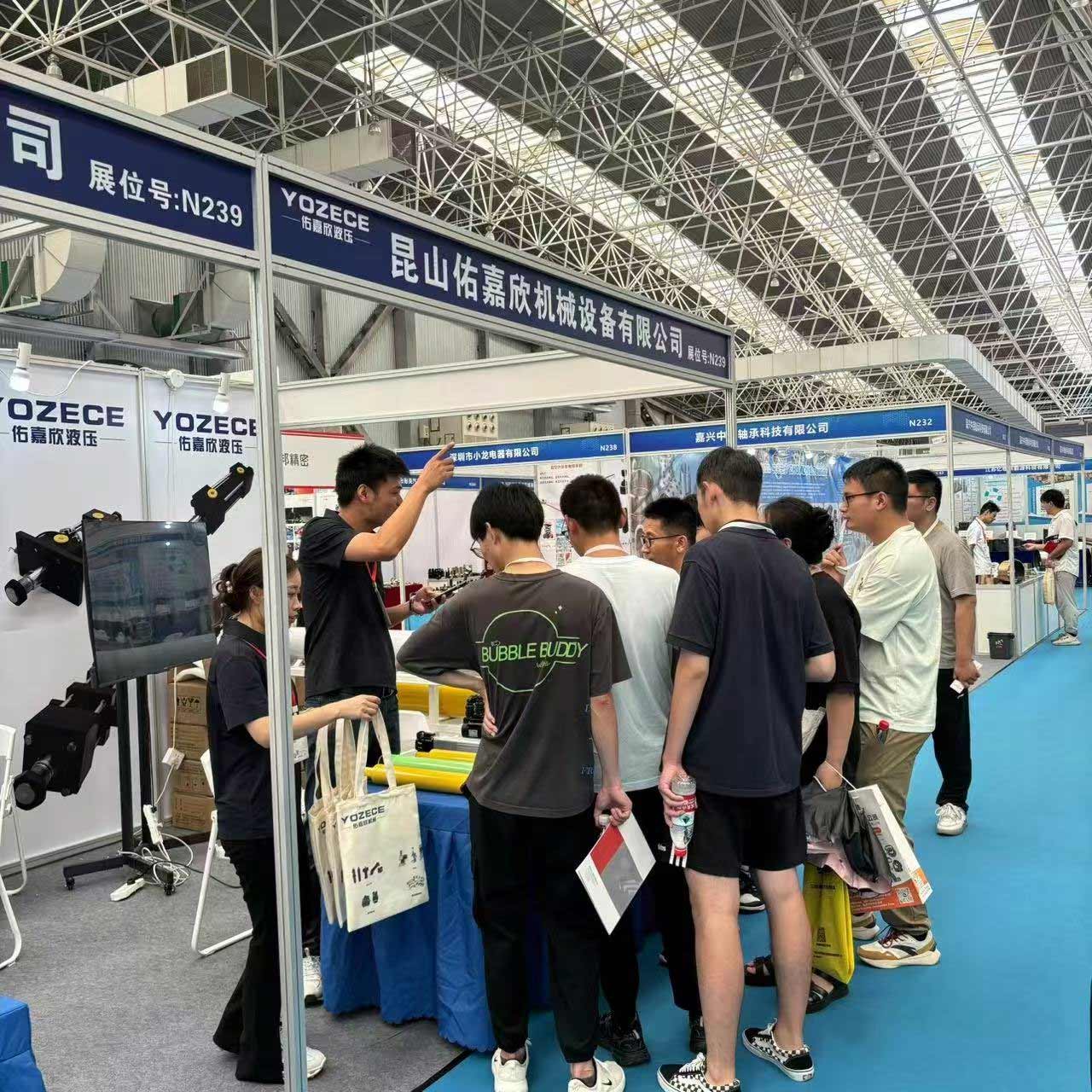 1760327908515580.jpg 佑嘉欣液壓參加長(zhǎng)三角工程機(jī)械展.jpg